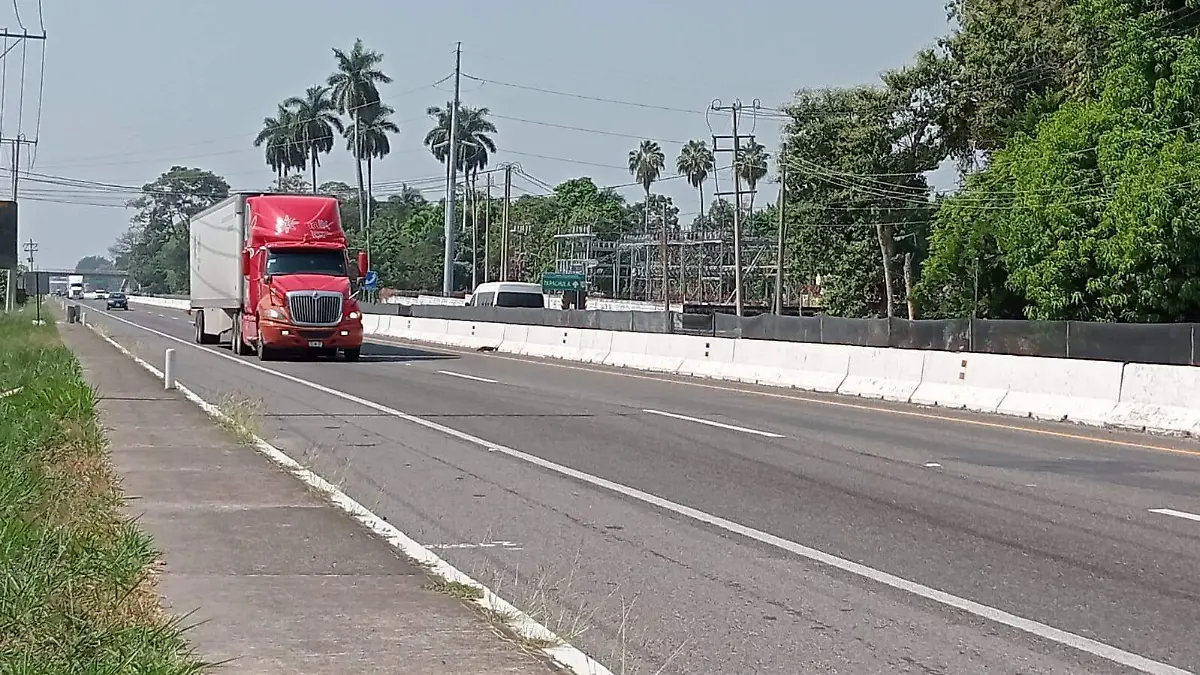 trailer circulando en carretera